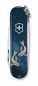 Preview: Victorinox Classic SD Zodiac Edition Fische – Vorderseite mit Fische-Motiv