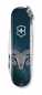 Preview: Victorinox Classic SD Zodiac Edition Widder – Vorderseite mit Widder-Motiv