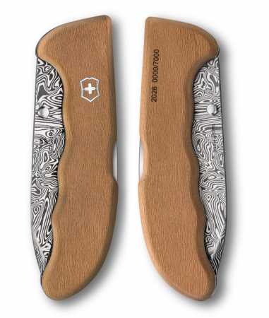 Victorinox Evoke Wood Damast Limited Edition 2026, geschlossen, Vorder- und Rückseite