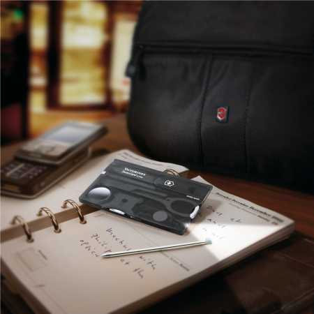 Swisscard lite von Victorinox in Schwarz mit LED-Licht, 8,2 cm