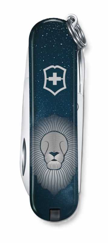 Victorinox Classic SD Zodiac Edition Löwe – Vorderseite mit Löwe-Motiv