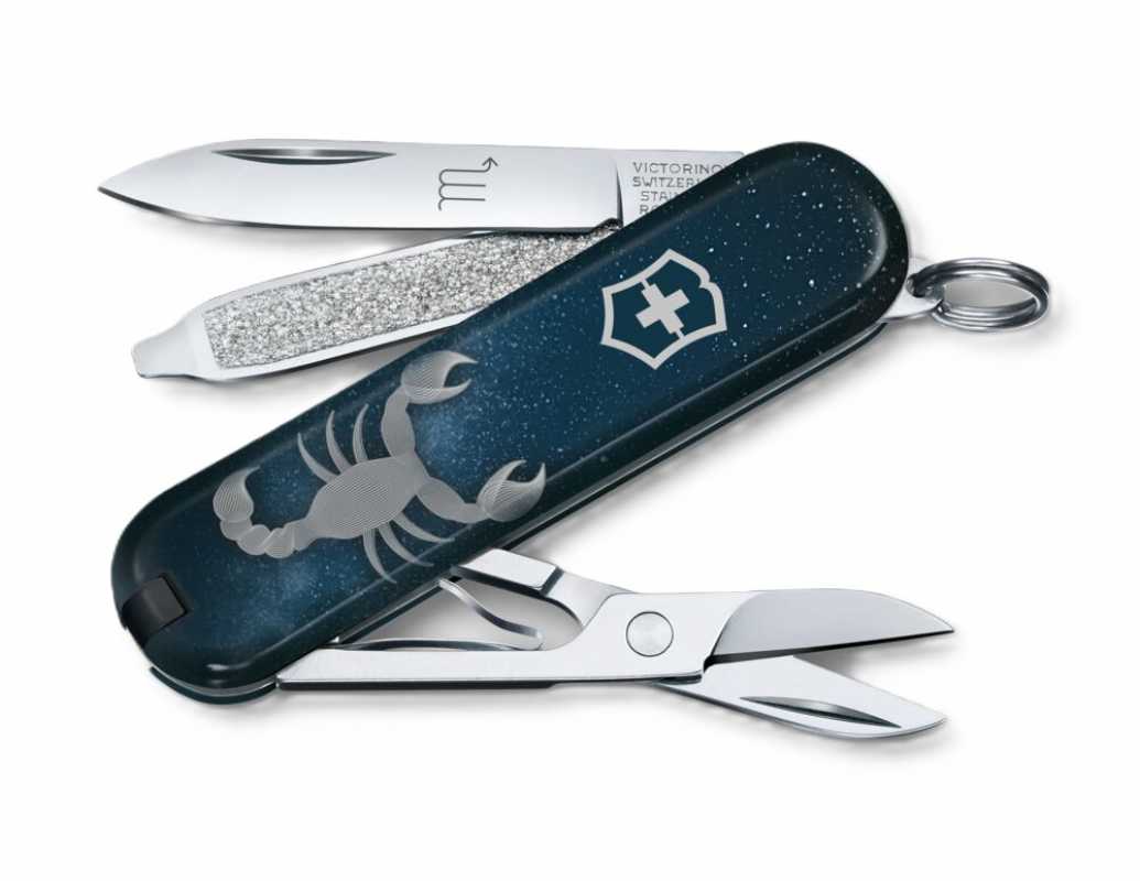 Victorinox Classic SD Zodiac Edition Skorpion – aufgeklappte Werkzeuge