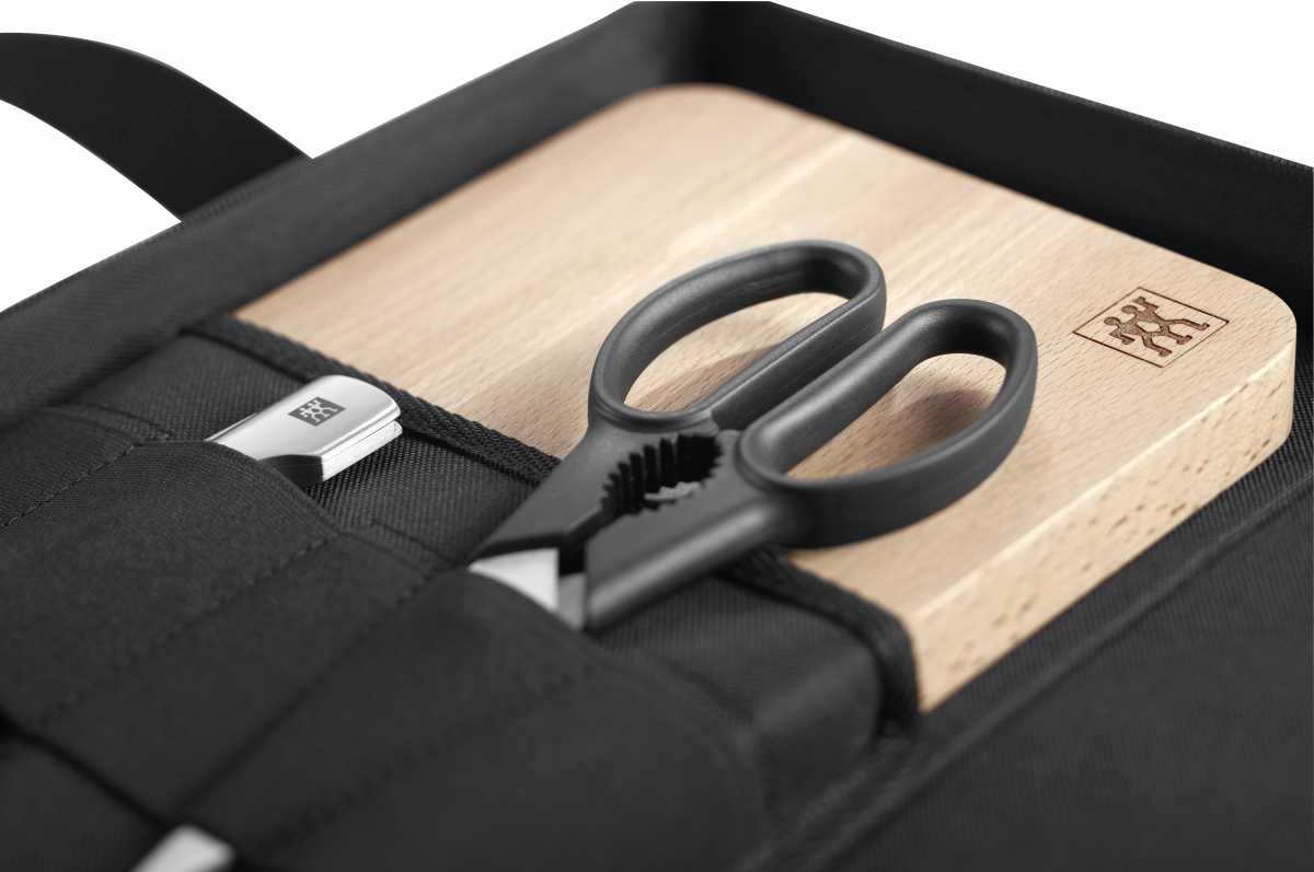 Zwilling Vier Sterne Messerset, 7-tlg., Detail Schere und Schneidbrett
